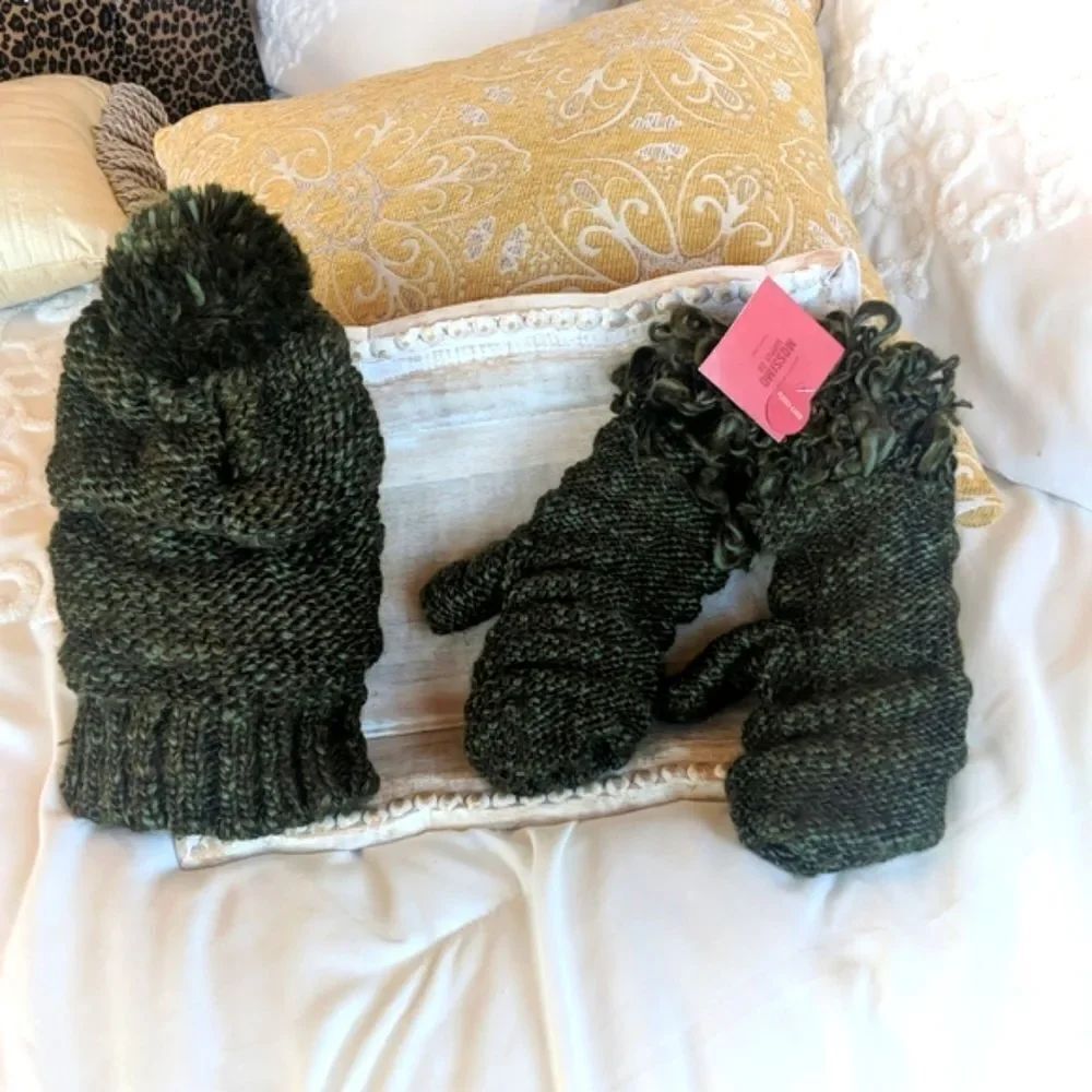 Mossimo Hat and Mitten Set